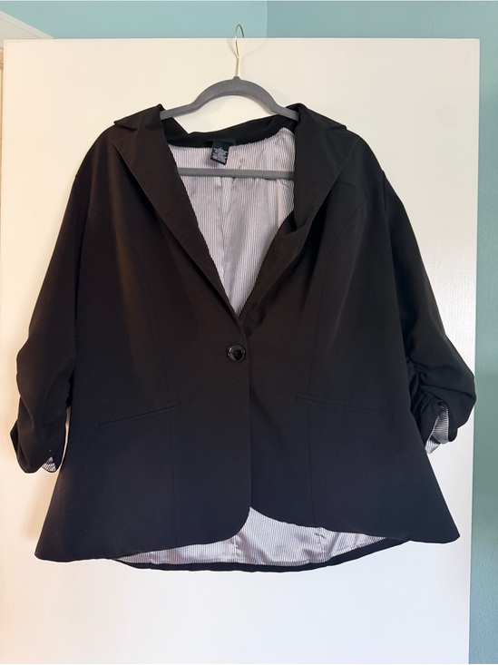 torrid Jackets & Blazers - Torrid Black Ruched Sleeve One-Button Blazer Jacket Size 1 Office EUC 14/16